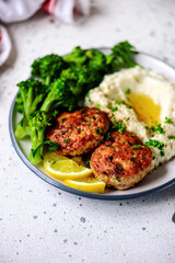 homemade chicken cutlets with mashed potatoes