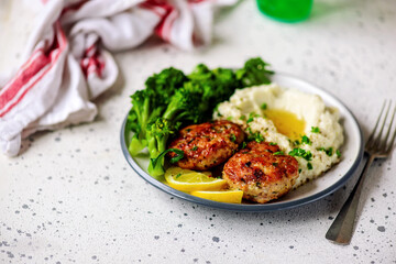 homemade chicken cutlets with mashed potatoes