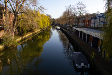 Fototapeta na wymiar The River Wensum from Foundry Bridge in Norwich, Norfolk