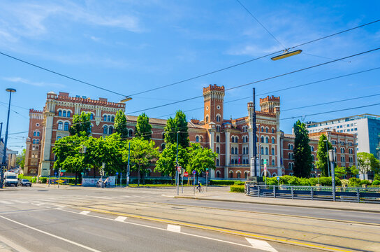 The outside of the Rossauer Kaserne in Vienna