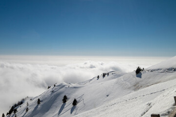 Fototapeta na wymiar skiing in the mountains, Monte Grappa Italy