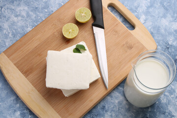 paneer making recipe ingredients, milk and lemon with fresh cottage cheese.