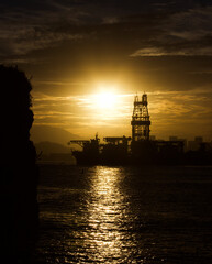 Fototapeta na wymiar Oil rig at sunset