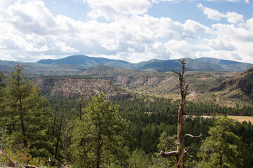 Obraz premium Panoramic View Panoramic view of wilderness landscape near Los Alamos, New Mexico..