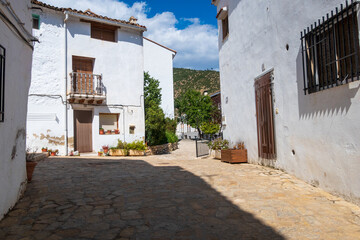 Fototapeta na wymiar Typical streets of Sot de Chera adorned with beautiful colored flowerpots.