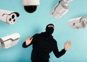 Thief with balaclava was spotted trying to steal in a apartment from the video surveillance system....