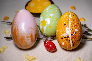 Obraz premium Easter eggs with chocolate with a surprise inside