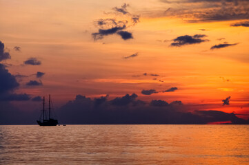 Naklejka na ściany i meble Maldive Islands, romantic sunset