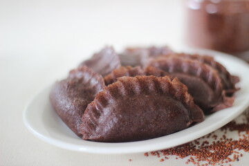 Steamed dumplings made from finger millet flour. It is stuffed with coconut and jaggery to make it sweeter.
