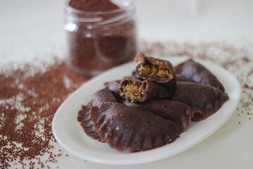 Steamed dumplings made from finger millet flour. It is stuffed with coconut and jaggery to make it sweeter.