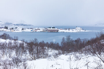 Fototapeta na wymiar Winterlandschaft in einem Fjord auf den Lofoten, Norwegen