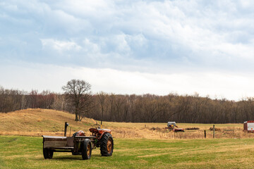 Obraz premium agricultural, agriculture, agronomy, autumn, clouds, countryside, crop, crops, cultivated, equipment, farm, farmer, farming, farmland, field, harvest, industry, land, landscape, machine, machinery, me