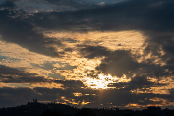 Sonnenuntergang in Linz mit Pöstlingberg