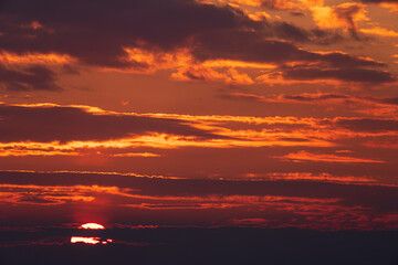 Fototapeta na wymiar farbenprächtiger Sonnenuntergang
