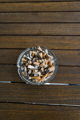 An ashtray full of cigarrette