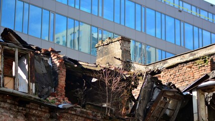 Fototapeta premium abandoned building in the city
