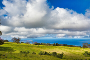 Fototapeta na wymiar View of the island of Kawalawe from Kula on Maui.