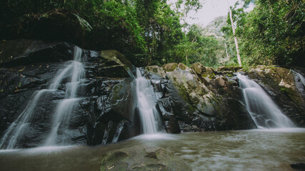 Obraz premium Waterfall in the middle of the forest 