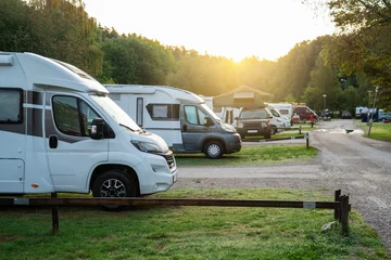Foto op Plexiglas Campers op een campingpark © scharfsinn86