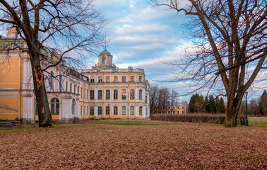 Fototapeta na wymiar Znamensky Baroque palace (Znamenka). Neighborhood of St. Petersburg, Russia.