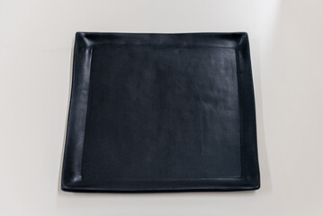 黒い角皿