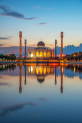 Naklejka premium Landscape of beautiful sunset sky at Central Mosque, Songkhla province, Southern of Thailand.