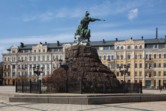 Monument to Bohdan Khmelnytskyi in Kyiv