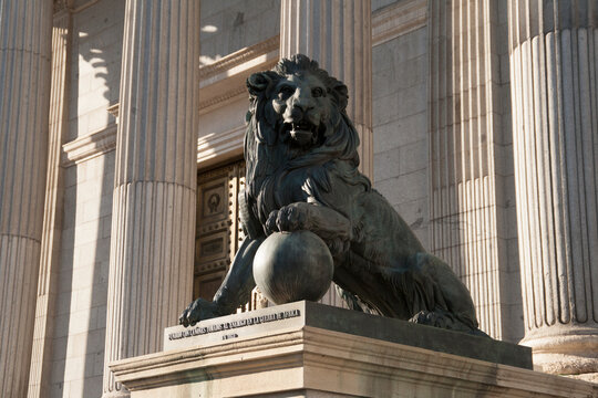Le&oacute;n del Congreso de los diputados de Espa&ntilde;a. Madrid