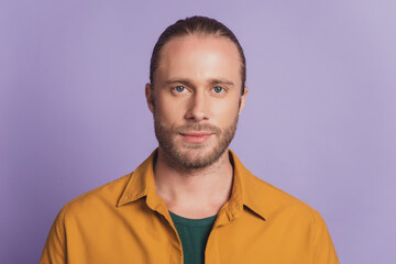 Obraz premium Close up portrait of handsome manly guy with beard posing