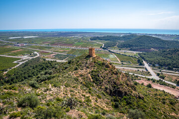 Castillo de Almenara con el Mar Mediterráneo de fondo, Castellón, España