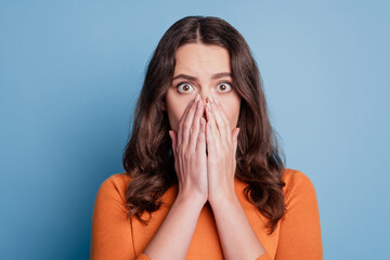 Portrait of shocked crazy girl hands cover mouth look camera isolated on blue background - obrazy, fototapety, plakaty