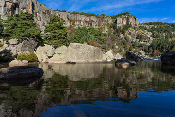 Fototapeta na wymiar Black lagoon natural park in Soria, Castilla y León, Spain