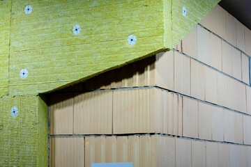 Wall masonry technology with insulation