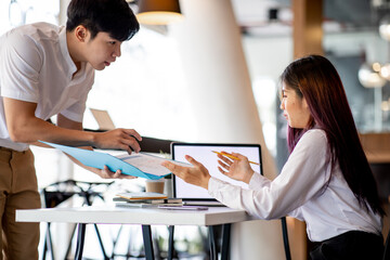 Obraz premium A business person who holds a meeting about a business plan,do math finance, tax, accounting, statistics and analytical research concept