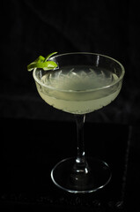 gimlet cocktail with lime