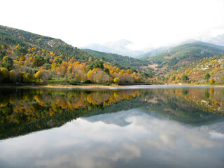 PRESA PANTANO ARENAS DE SAN PEDRO OTOÑO