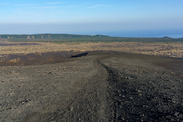 秋の伊豆大島　三原山と裏砂漠 東京都　離島