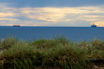 ship toward the Rig