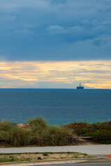 Fototapeta premium Oil rig on the horizon
