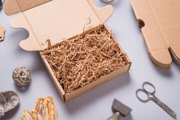 Brown shredde paper filler in cardboard box for packaging - obrazy, fototapety, plakaty