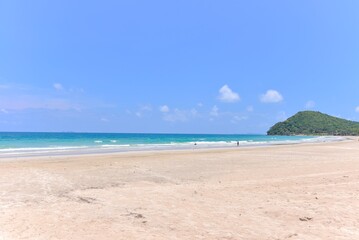 Fototapeta na wymiar Tranquil Scenery of Thung Wua Laen Beach in Chumphon Province