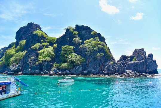 Koh Ngam Yai in Mu Ko Chumphon National Park