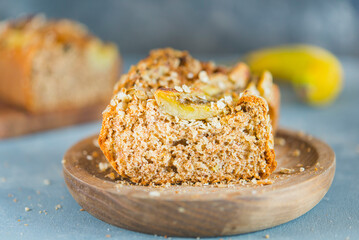 crunchy banana bread with cinnamon