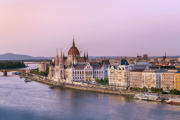 Obraz premium View of Hungarian Parliament Building, Budapest, Hungary