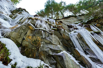 Fototapeta na wymiar Gefrorener Wasserfall Eiszapfen Eispalast Eisklettern im Winter Fichtelgebirge
