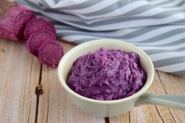 Obraz na płótnie Canvas Mashed purple sweet potato. Ube puree