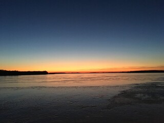 Fototapeta na wymiar Zachód słońca, jezioro.