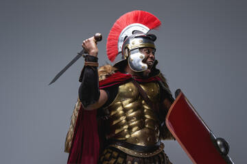 Obraz premium Assaulting roman soldier of african ethnic with sword