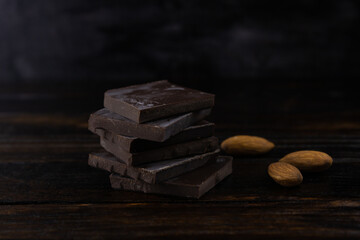 Dark chocolate slices and almonds