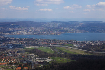 Vue panoramique vers l'Est de Zürich depuis l'Uetliberg